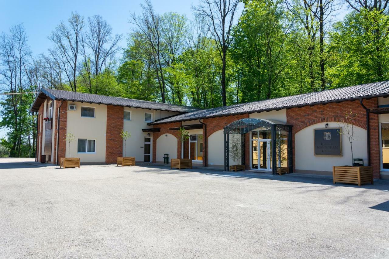 Hotel & Distillery Monogram Gradac  Экстерьер фото
